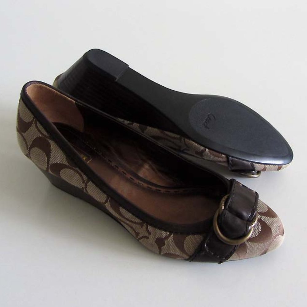 new COACH Millie monogram fabric buckle wedge 8 B - Picture 2 of 7